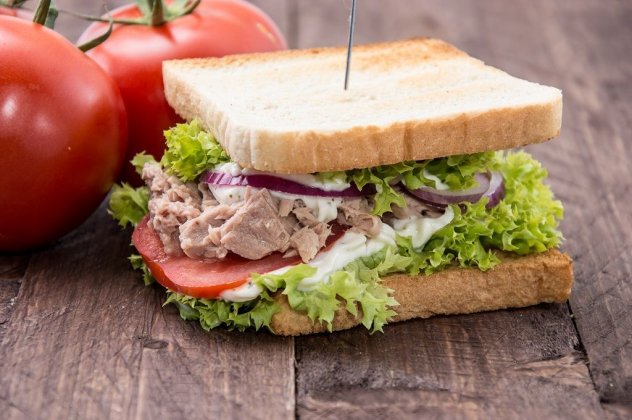 Бутерброд с тунцом: рецепт полезного и вкусного перекуса